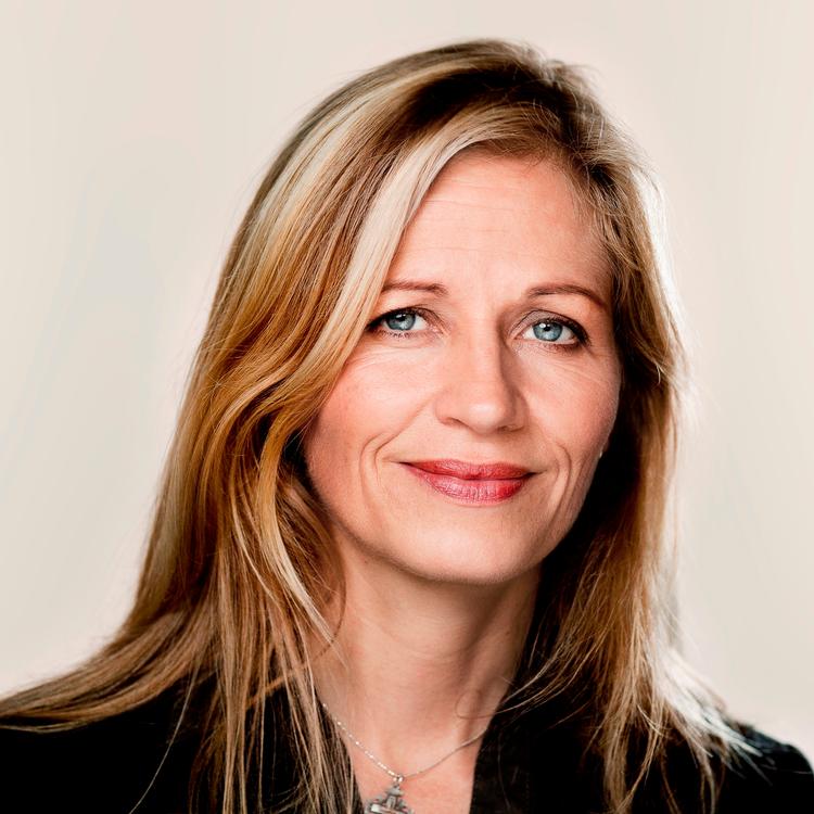 forsvarsordfører. Marie Krarup er datter af tidligere folketingsmedlem og sognepræst Søren Krarup (DF) fra Seem ved Ribe. 