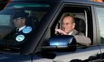 udskrevet. Prins Philip blev lillejuleaften indlagt, fordi han havde smerter i brystet. Efter en operation og fire overnatinger på hospitalet er han udskrevet. 