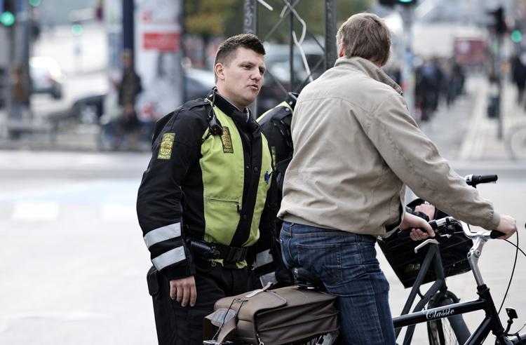 Fortjent. Mange cylister kører som det passer dem, og høje bøder er derfor helt okay, mener direktøren i Rådet for Sikker Trafik, Anders Rosbo. 