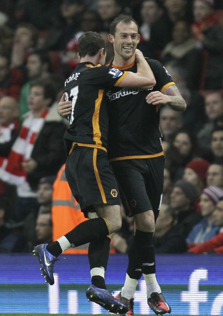 Steven Fletcher (th.)jubler over sit mål mod Arsenal. 