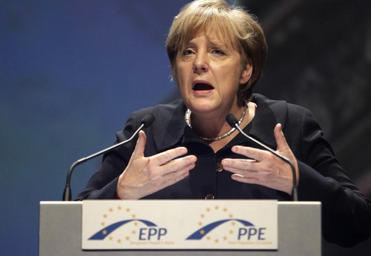 Særstilling. Angela Merkel understregede på den fælles pressekonference med den danske statsminister i november, at Danmark med sin særstilling i eurosamarbejdet er godt placeret til at bygge broer inden for EU-samarbejdet. 