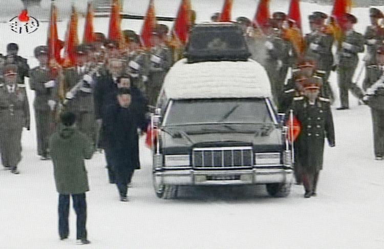 Disse billeder affotograferet fra nordkoreansk TV, viser Kim Jong-ils begravelse i Pyongyang. 