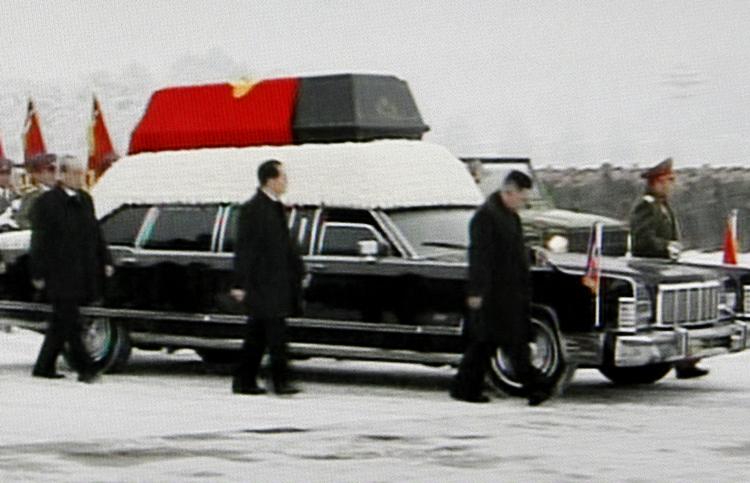 Ceremonien i forbindelse med begravelsen fortsætter i morgen torsdag. 