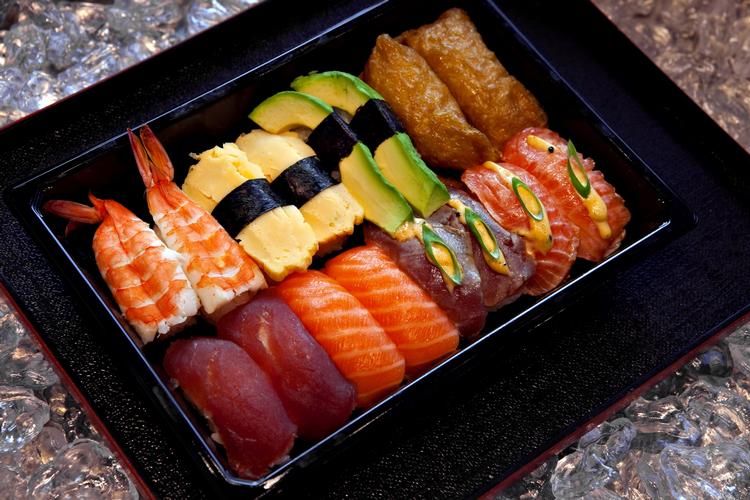 Fiskeglæde. 170.000 danskere spiser frisk sushi fra supermarkedet mellem jul og nytår. 