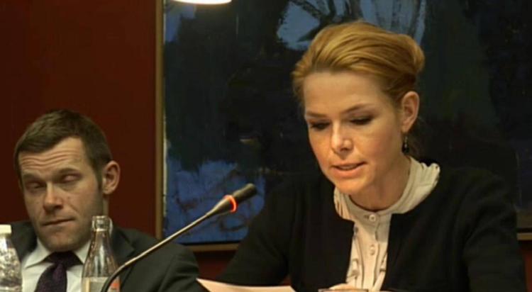 Sov. Dine øjenlåg bliver tungere. Du kan ikke længere holde dem oppe. Du glider ind i en dyb trance. Liberal Alliances fattigdomsstemme blev det største hit på politiken.tv i år. 