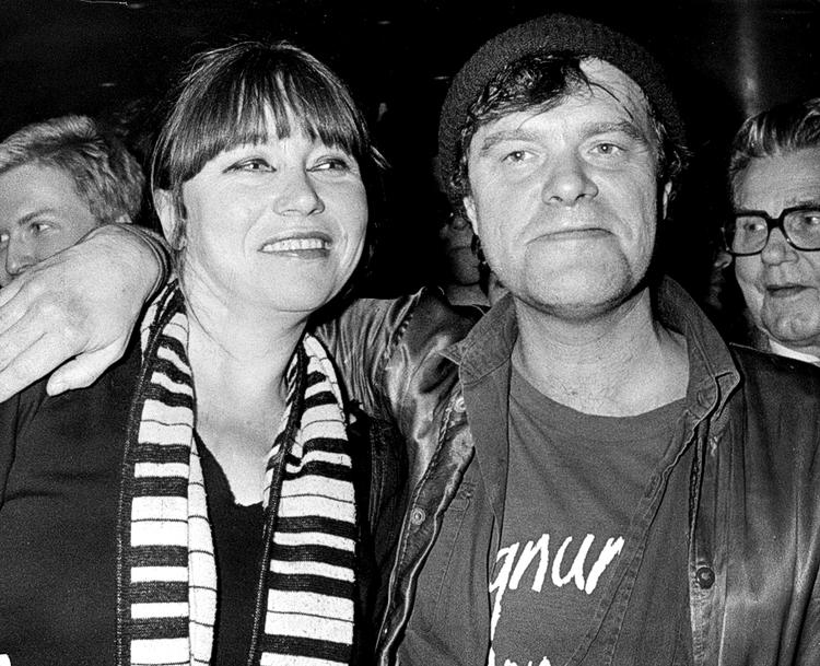 Par. Kim Larsen i byen med sin daværende hustru, Hanne Qvist Larsen. 
