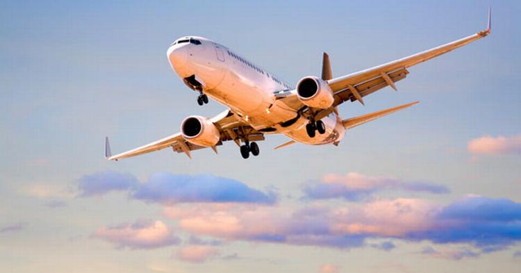Højtflyvende. På trods af, at antallet af flypassagerer stiger hvert år, faldet antallet af omkomne i flyulykker. 