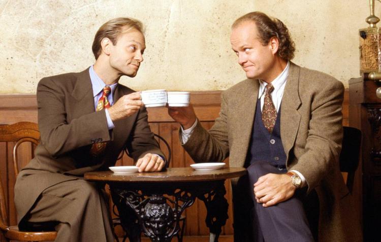 Spas. De er sjove, Frasier og Niles. Så hvorfor ikke vise dem igen og igen og igen. Når nu man har rettighederne til dem. Kanal 7 bliver ren sitcom. Seks timer om dagen. 
