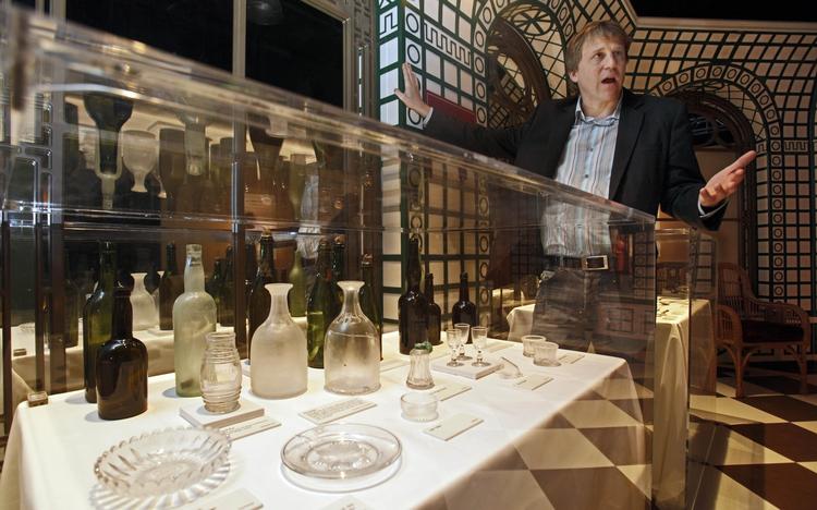 5.500. Så mange genstande fra skibet Titanic bliver sat til salg på auktion 1. april i New York. Her kan man se nogle af herlighederne, der i 2009 blev udstillet på 'Discovery Times Square Exposition' i New York 