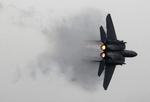 Krigsfly. Det er jagerfly af typen F-15, som USA har solgt til Saudi-Arabien. 