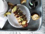 Raketaffyring. Det gratinerede pølsebrød for voksne mætter hurtigt, er nemt at lave  og har alt det, vi kan lide: noget stærkt, noget halvfedt og noget sprødt brød, der krummer  godt i sengen. 