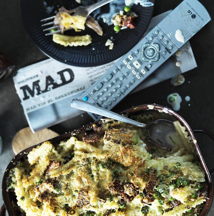 Hurtig pasta. Det tager alt i alt en halv time at banke pastaretten sammen, men pas på med en powernap, når retten er i ovnen. Den kan hurtigt blive brændt under grillen. 