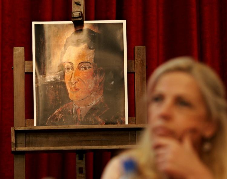 Kopi? Her ses billedet 'En ung mand', der blev fundet i krigsforbryderen Goran Hadzics skjulested i en serbisk skov. Billedet er formodentlig malet af Modigliani. 
