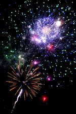 Nytår. Der er grund til at fejre nytåret. Godt nok var 2011 et år med store økonomiske kriser, men det var også året, hvor flere undertrykte folk kom tættere på demokratiet. 