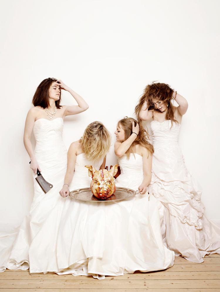 Snask. Pigerne, der sammen står bag 'Spiseri', er vilde med en fedtet omgang svinekød dagen derpå. 