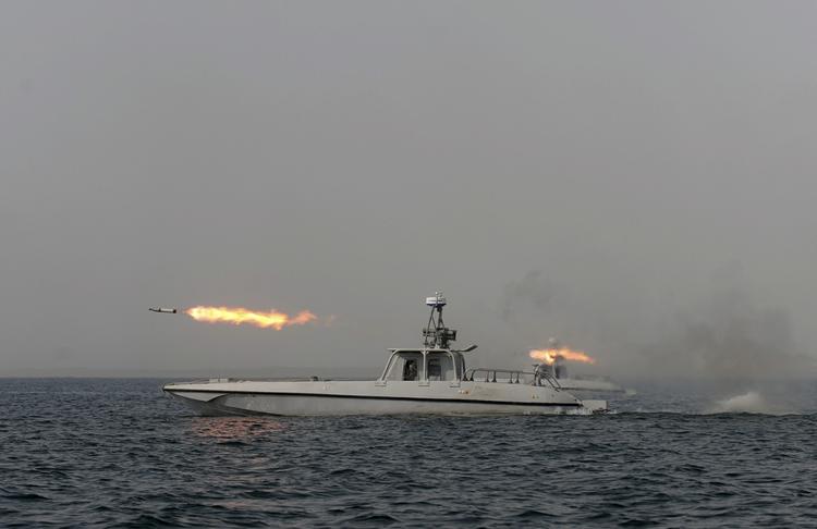 Magtdemonstration. Iran afholdt en øvelse fredag for at demonstrere sin magt over for eventuel indgriben fra udlandet. 