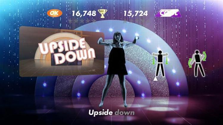 Dancestar Party er enkelt og socialt dansespil, der trumfer konkurrenten i sit sangudvalg. 