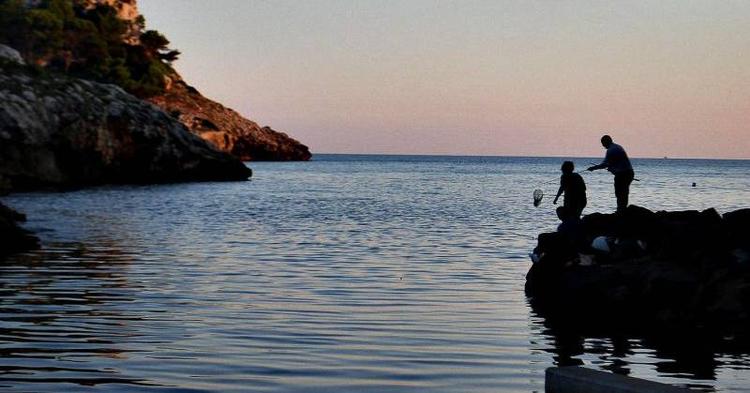 Uspoleret. Der er i alt 122 strande på  Menorca. Øen beskrives som Mallorca for 15 år siden. 