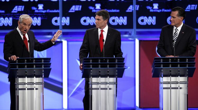 Dyst. Tre af de syv kandidater - Paul, Perry og Romney - ses under en af de sidste tv-debatter 