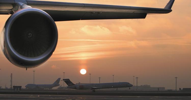 Rejsemønster. Logikken lyder nogenlunde sådan her: flyselskab åbner rute, passagererne sætter sig ind i flyet, og så er der skabt efterspørgsel på nye destinationer. 