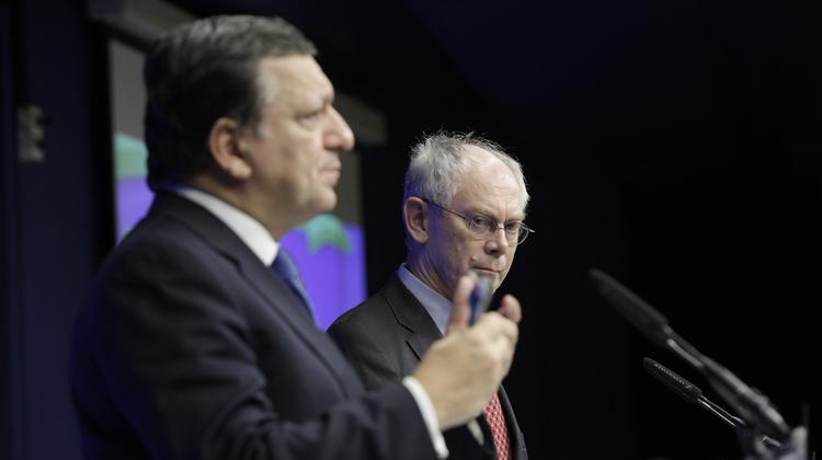 Bekymring. De alvorstunge miner bliver ikke lagt væk for 2012, da Europa mister stadig flere arbejdspladser. I Frankrig er jobskabelse ifølge vælgerundersøgelser det, der ligger folk mest på sinde op til det kommende præsidentvalg. 