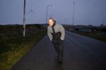 Storm. Det bliver inde-vejr, når stormen rammer Danmark i eftermiddag og aften. Værst går det ud over Vest- og Nordjylland. Billedet viser Tommy Petersen fra Hanstholm i kraftig modvind i november. 