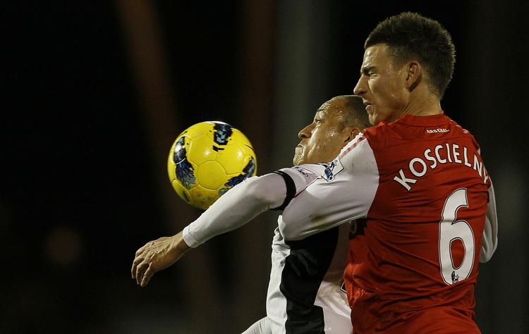 Matchvinder. Bobby Zamora (i hvidt) blev dagens mand for Fulham, da han scorede sejrsmålet i de sidste minutter af opgøret mod Arsenal. 