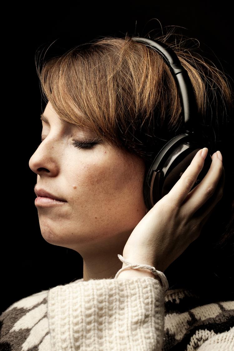 høreskader. Flere timers musik i høretelfoner om dagen kan give varige men på længere sigt. 
