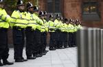 paradoks. For et mindre udsnit af betjente i britisk politi har det været svært at overholde den lov, som de selv håndhæver. 