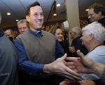 Kandidat. Rick Santorum er pludselig - og i sidste øjeblik - blevet et varmt emne som republikansk præsidentkandidat. Her møder han vælgerne i Iowa. 