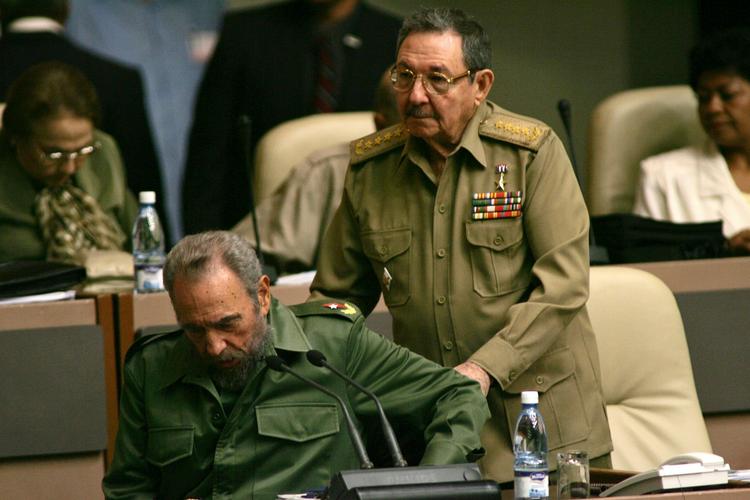 Cubas tidligere leder, Fidel Castro, erklæres død på Twitter - men det er ikke første gang, og intet er bekræftet. 