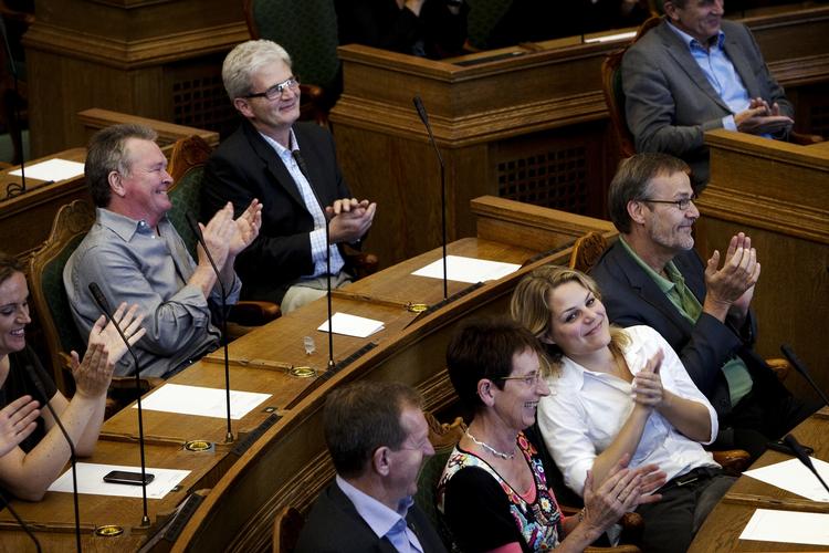 Fortid. Ole Sohn og Frank Aaen har begge en fortid i Danmarks Kommunistiske Parti. Førstnævnte har siden konverteret til SF'er - og minister - mens sidstnævnte er at finde i Enhedslisten som partiets politiske ordfører. 