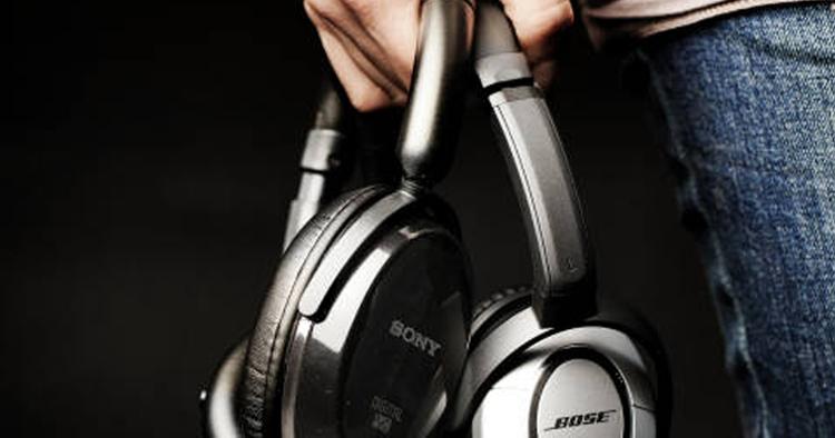 RO. Livet i flykabinen forvandles til en stumfilm, når du bruger støjdæmpende hørebøffer. 