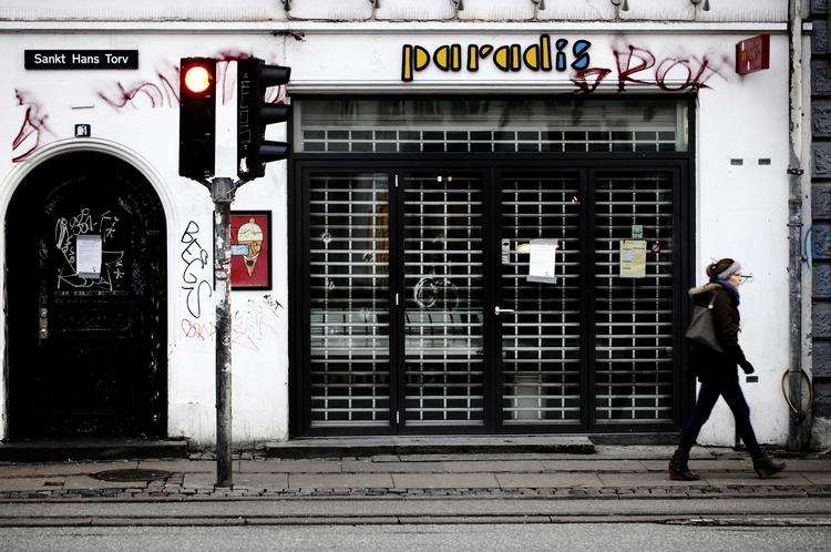 VINTERLUKKET. Flere af ParadIS-butikkerne som denne på Skt. Hans Torv i København er lukket indtil slutningen af februar. Direktøren lover nu at oplyse mere præcist om friskheden af kædens is. 