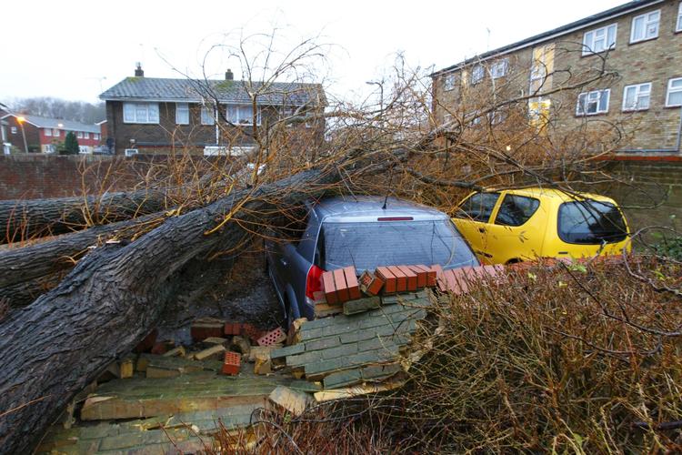 Storm. Kraftige vinde ruskede i briterne i dag. 