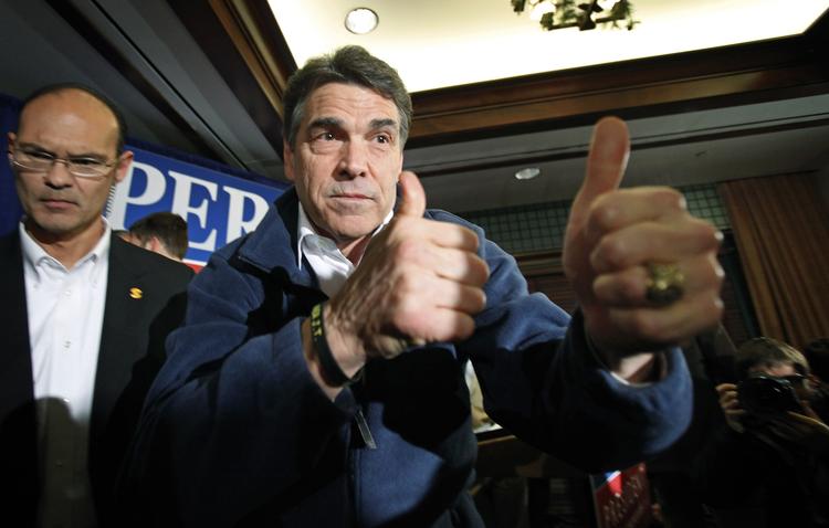 Presset. Rick Perry fik langt fra det resultat, som han ønskede i Iowa. Nu overvejer han sig kandidatur til Barack Obamas embede. 