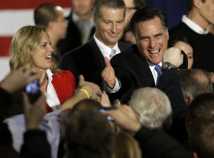 Valggyser. Mitt Romney måtte vente i timevis, før han fik tildelt sejren i Iowa foran Rick Santorum. Bare otte stemmer gav ham sejren. 