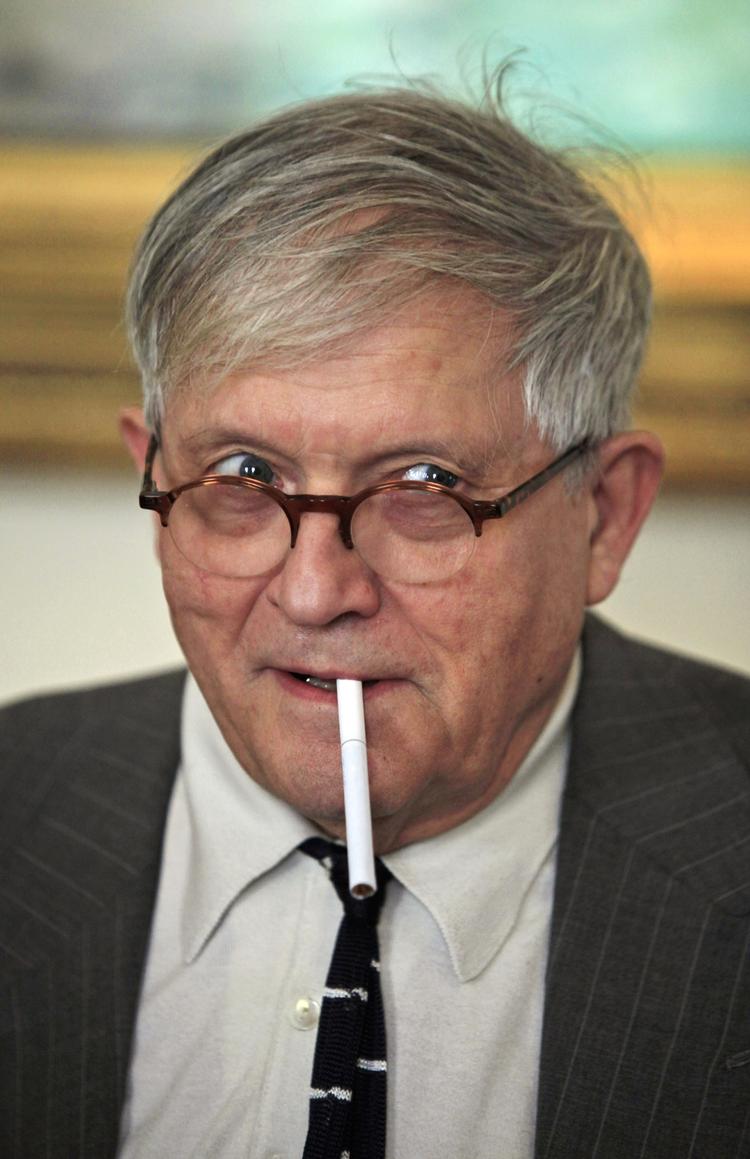 Hjemmelavet. Debatten ruller i det britiske kunstliv, efter at David Hockney (billedet) har stukket til Damien Hirst, fordi Hirst overlader en stor del af sin produktion til assistenter. Hockney understreger, at hans værker skabes 'personligt' af ham selv. 