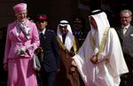Orden. Hamad al-Khalifa er mildest talt upopulær i hjemlandet Bahrain. Ikke desto mindre vil kongehuset hædre ham med Dannebrogsordenen. 
