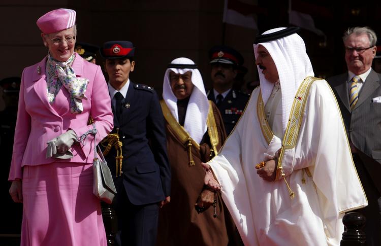 Orden. Hamad al-Khalifa er mildest talt upopulær i hjemlandet Bahrain. Ikke desto mindre vil kongehuset hædre ham med Dannebrogsordenen. 