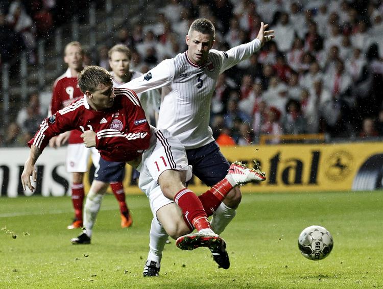 Landsholdsspiller. Kjetil Wæhler kom til AaB i 2009. Han har spillet 29 landskampe for Norge - bl.a. i EM-kvalifikationen mod Danmark og Nicklas Bendtner. 