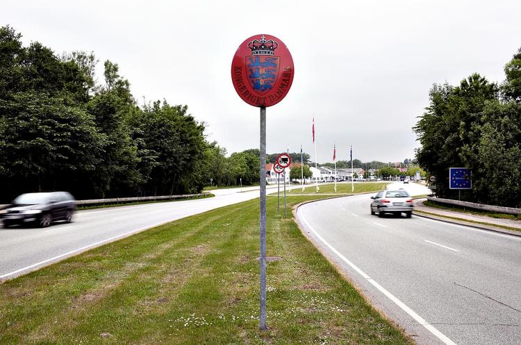 Enegang. Så længe Danmark står uden for visumsamarbejdet, så kan det ramme landets omdømme og økonomi. 