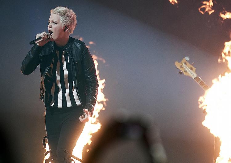 Vinder. Sarah vandt i marts 2011 ved tæt finale i X Factor i Parken. Under et år senere arbejder pigen med de store drømme om en sanger-karriere i en legetøjsbutik. 