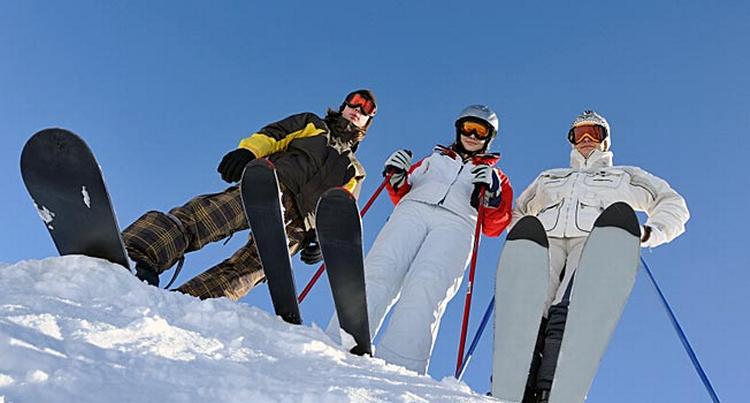 SNETID. Mange danskere vil de kommende uger tage mod nord eller syd for at stå på ski. (Arkivfoto) 