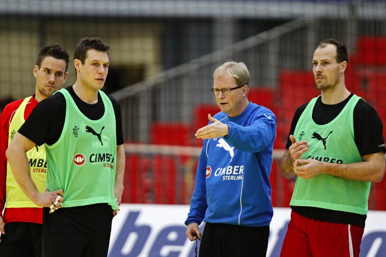 enighed. Der er ikke den store slinger i Danmarks trup. Thomas Mogensen og Michael V. Knudsen bakker op om Ulrik Wilbeks guldmål. 