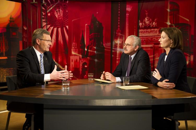 omstridt. I går gik præsident Christian Wullf gik på tv for at forsvare sig. Det har ført til en ny udvikling i sagen, der presser statsoverhovedet. 