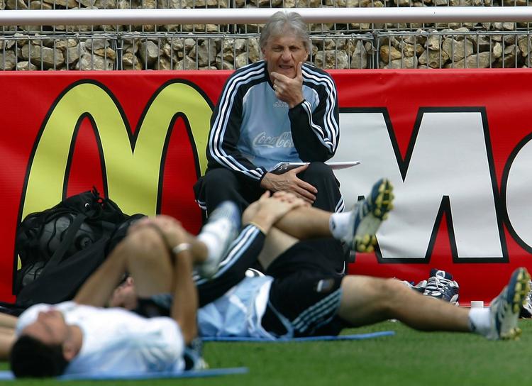 landstræner. Siden med Argentina til VM-slutrunden i 2006 har Jose Pekerman været på tale i Japan og Australien, men det bliver i Colombia, han genoptager sin karriere som landstræner. 