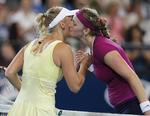tillykke. Det var uden omkostninger for Caroline Wozniackis førsteplads at tabe til Petra Kvitova i Hopman Cup, hvor der ikke er point på spil. 