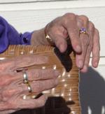 Efterlyst. Disse ringe er blandt smykkerne, som politet nu efterlyser i sagen om rovmordet på en 81-årig kvinde fra Mørkhøj. 