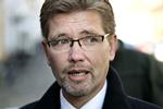 Slikken. Frank Jensen beskyldes for at have forulempet flere kvinder ved en julefrokost. Han kyssede og slikkede på dem, har Ekstra Bladet beskrevet. 